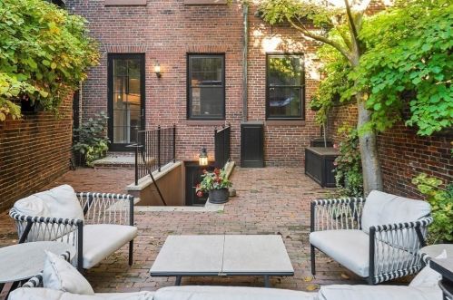 54 Pinckney St, Boston MA  02114 exterior