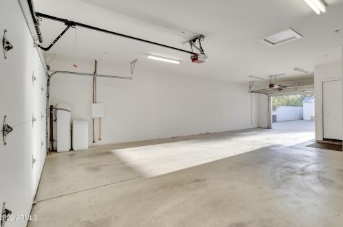 5828 3rd Ave, Phoenix AZ 85086-7201 exterior