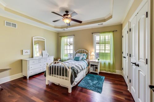 642 Euclid Ave, Elmhurst IL 60126-4338 exterior