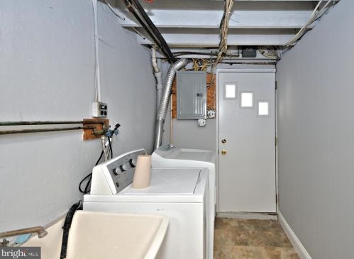 8721 Jackson St, Philadelphia PA 19145-2427 exterior