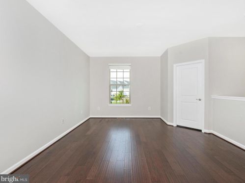 22213 Broadway Ave, Clarksburg MD 20871-3430 exterior