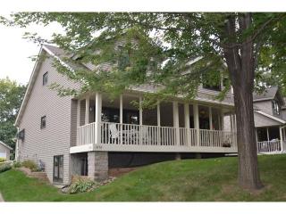 1876 Shady Beach Ave, Saint Paul, MN 55113-6900