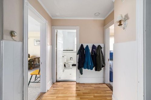 13 Brinley St, Middletown RI 02840-3252 exterior