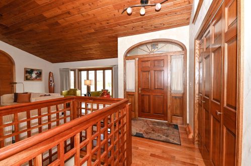 12105 Black Oak Dr, Milwaukee, WI 53228-1045