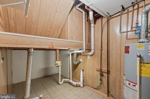 7047 Chesley Search Way, Alexandria VA 22315-4754 exterior