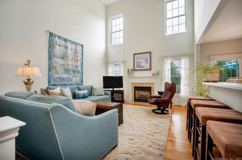 185 Country Club Dr, Seymour CT 06478-1197 exterior