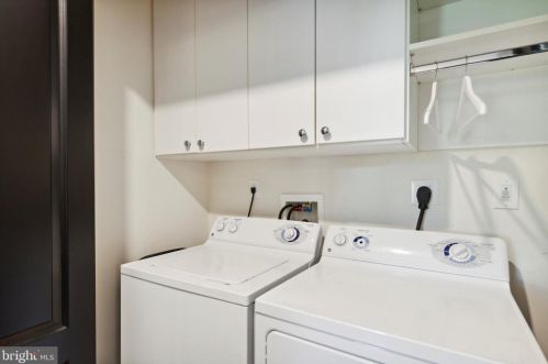 356 Carson Ter, Huntingdon Valley PA  19006-4719 exterior