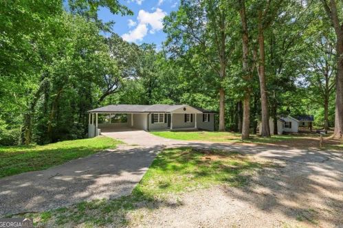 5496 Davis Dr, Austell GA 30106-7915 exterior