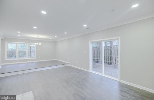 8901 Linton Ln, Alexandria VA 22308-2438 exterior