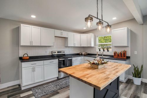 324 Michigan Ave, Three Rivers MI 49093-1124 exterior