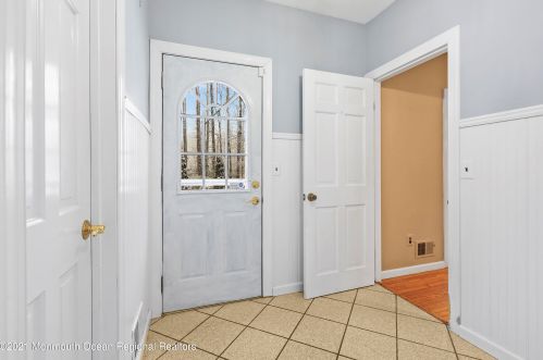 14 Burdge Dr, Middletown NJ 07748-1860 exterior