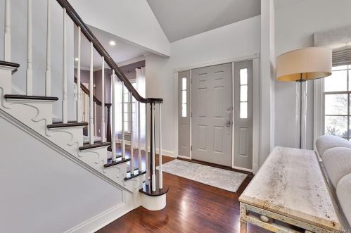 8 Caruso Pl, Armonk NY  10504-1369 exterior