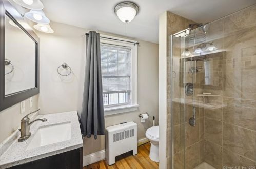 43 St, Windsor Locks CT 06096-1357 exterior