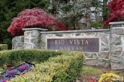 4202 Rio Vis Dr, Mahwah NJ 07430-4510 exterior