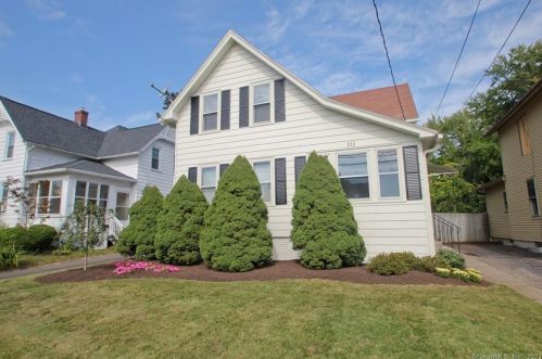 111 Spg St, Windsor Locks CT 06096-2208 exterior