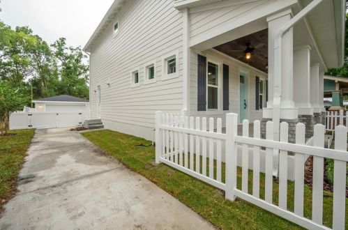 305 Hanna Ave, Tampa FL  33604-6633 exterior