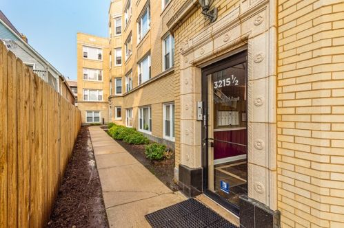 3215 Francisco Ave, Chicago IL  60618-5838 exterior