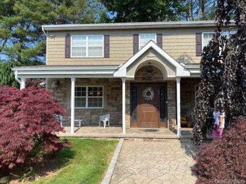 63 Forest Ave, Babylon, NY 11704-5128