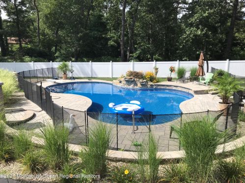 348 Central Blvd, Berkeley Township NJ 08721-3318 exterior