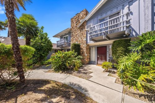 305 Acacia Ave, Fullerton CA  92831-4028 exterior