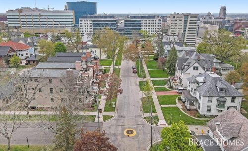 548 Fairview Ave, Grand Rapids MI 49503-1518 exterior