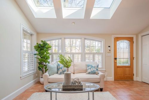 544 Quinobequin Rd, Newton MA 02468-2129 exterior