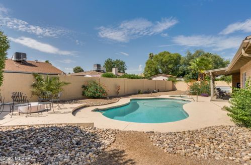 7590 Ln Cienega Dr, Tucson AZ 85712-1423 exterior