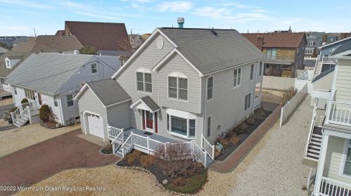19 New Jersey Ave, Lavallette NJ 08735-2528 exterior
