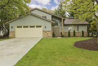 3929 Beechmont Trl, Cleveland, OH 44122-4783
