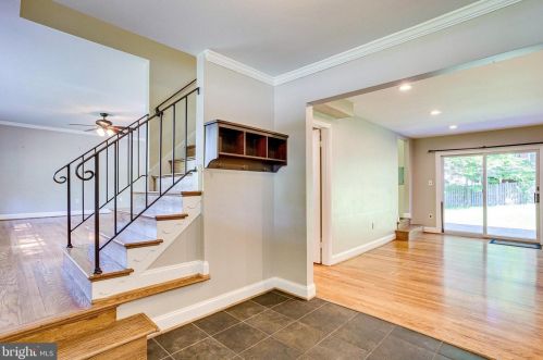 8421 Blakiston Ln, Alexandria, VA 22308-2105