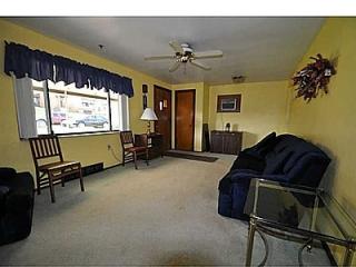 960 Agnew Rd, Pittsburgh PA  15227-3902 exterior