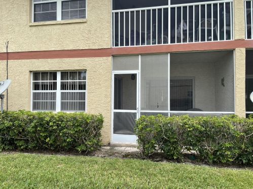 1538 Royal Green Cir, Fort Pierce FL 34952-7624 exterior