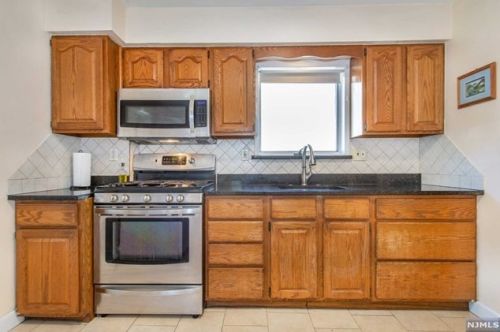 128 Grand St, N Milford NJ 07646-2626 exterior