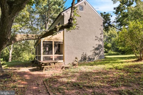 886 Vaughn Rd, Pottstown PA exterior