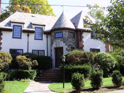 8 Exmoor Rd, Newton, MA 02459-1208