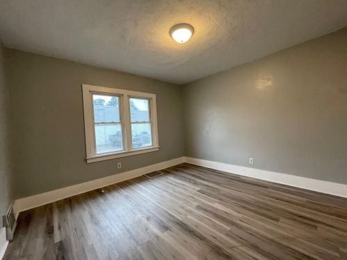 2022 Henry St, Meskegon MI  49441-3048 exterior