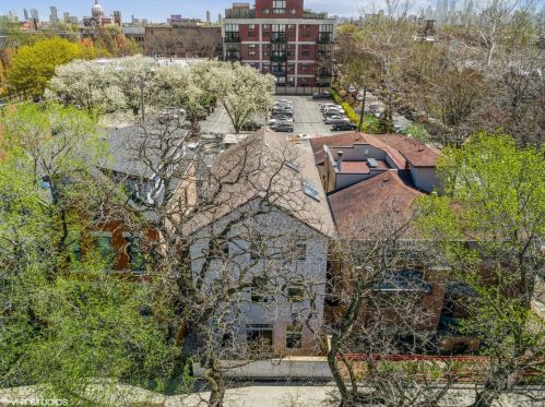 1733 Hoyne Ave, Chicago IL 60647-5541 exterior