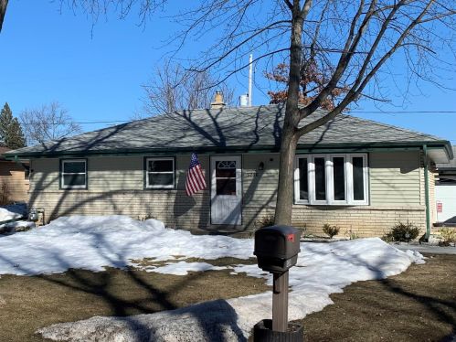 5236 7th St, Milwaukee, WI 53221-3620