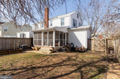 5947 Monticello Rd, Alexandria VA 22303-2218 exterior