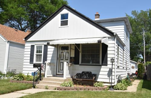 2404 75th St, Milwaukee, WI 53219-1845