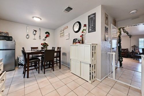 2518 Bitter Crk Dr, Austin TX 78744-5211 exterior