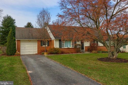 1922 Bloomingdale Ave, Lancaster, PA 17601-3808