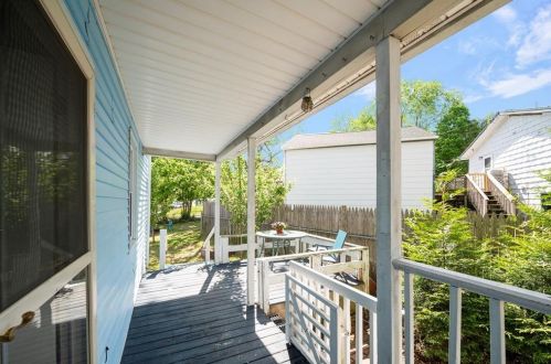 203 Sunnyside Ave, Woonsocket RI 02895-5103 exterior