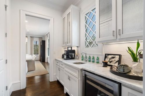 2652 Forrest Way, Atlanta GA  30305-3770 exterior