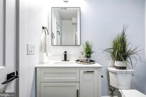 759 18th St, Washington DC 20009-1813 exterior