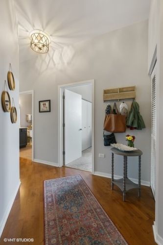 2915 Clybourn Ave, Chicago IL  60618-8282 exterior