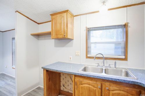 921 4 St, Mishawaka IN 46544-2703 exterior