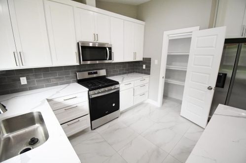 1114 Northgate Dr, Irving TX  75062-7599 exterior