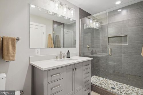 8819 Victory Ln, Rockville MD 20854-3643 exterior