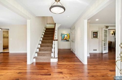 9 Village Ct, Demarest, NJ 07627-2510